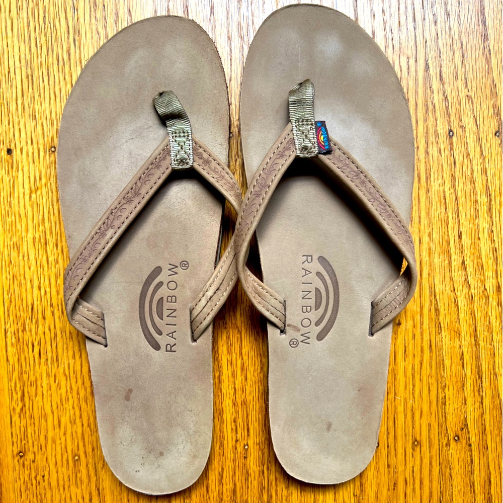 Rainbow Leather Dark Brown Flip Flops w/ Embossed Floral Design size XL 8.5-9.5